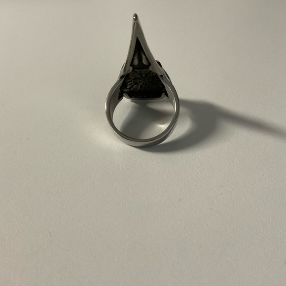 Beautiful ring - Picture 3 of 3